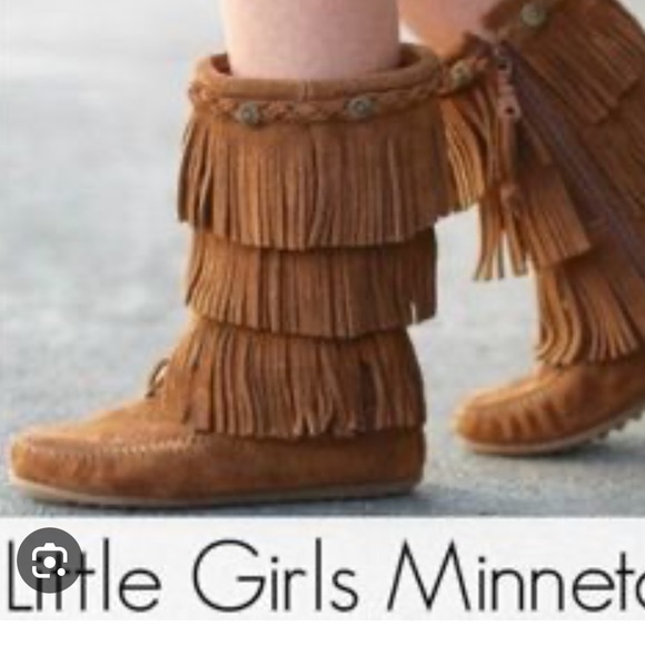 Minnetonka 3 Layer Fringe Boot Dusty Brown Suede - Picture 2 of 6